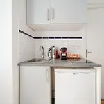 Cozy Studio In Voltaire - V
