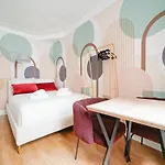 Cozy Studio In Voltaire - V