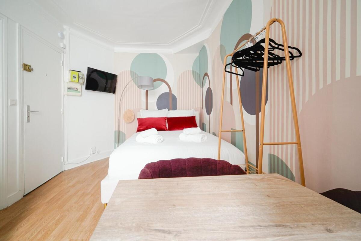 Cozy In Voltaire - V *